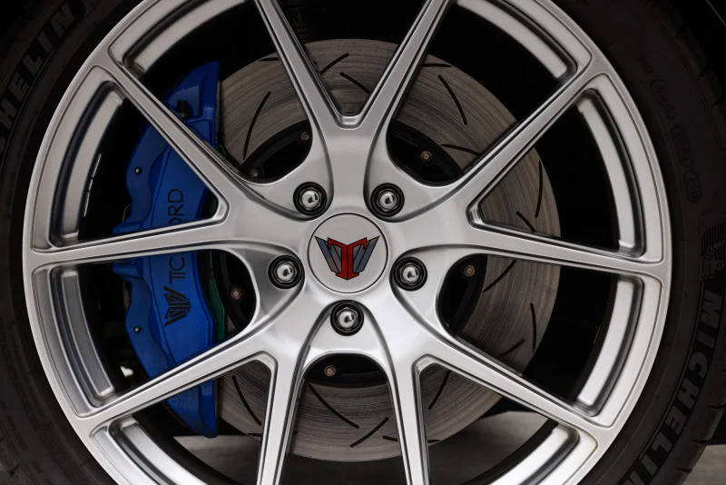 DBA Nissan Skyline (Various) Front Slotted 5000 Series 2 Piece Rotor Assembled w/ Black Hat - Image 3