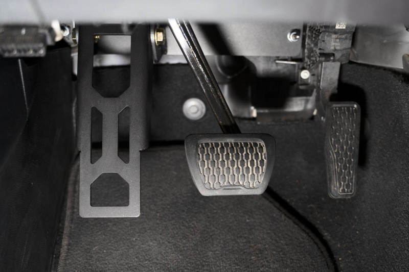 DV8 Offroad 18-20 Jeep Wrangler JL Adjustable Dead Pedal - Image 3