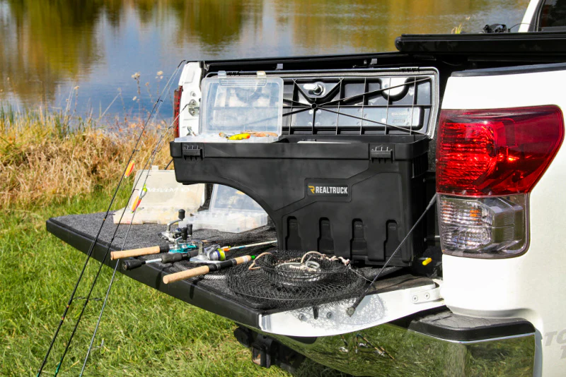 UnderCover 2022 Nissan Frontier Ext/Crew All Beds Passenger Side Swing Case - Black Smooth - Image 7